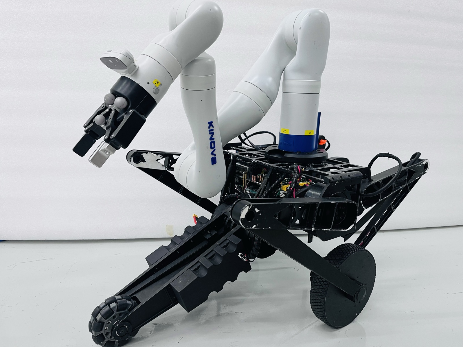Mobile manipulator with Kinova arm