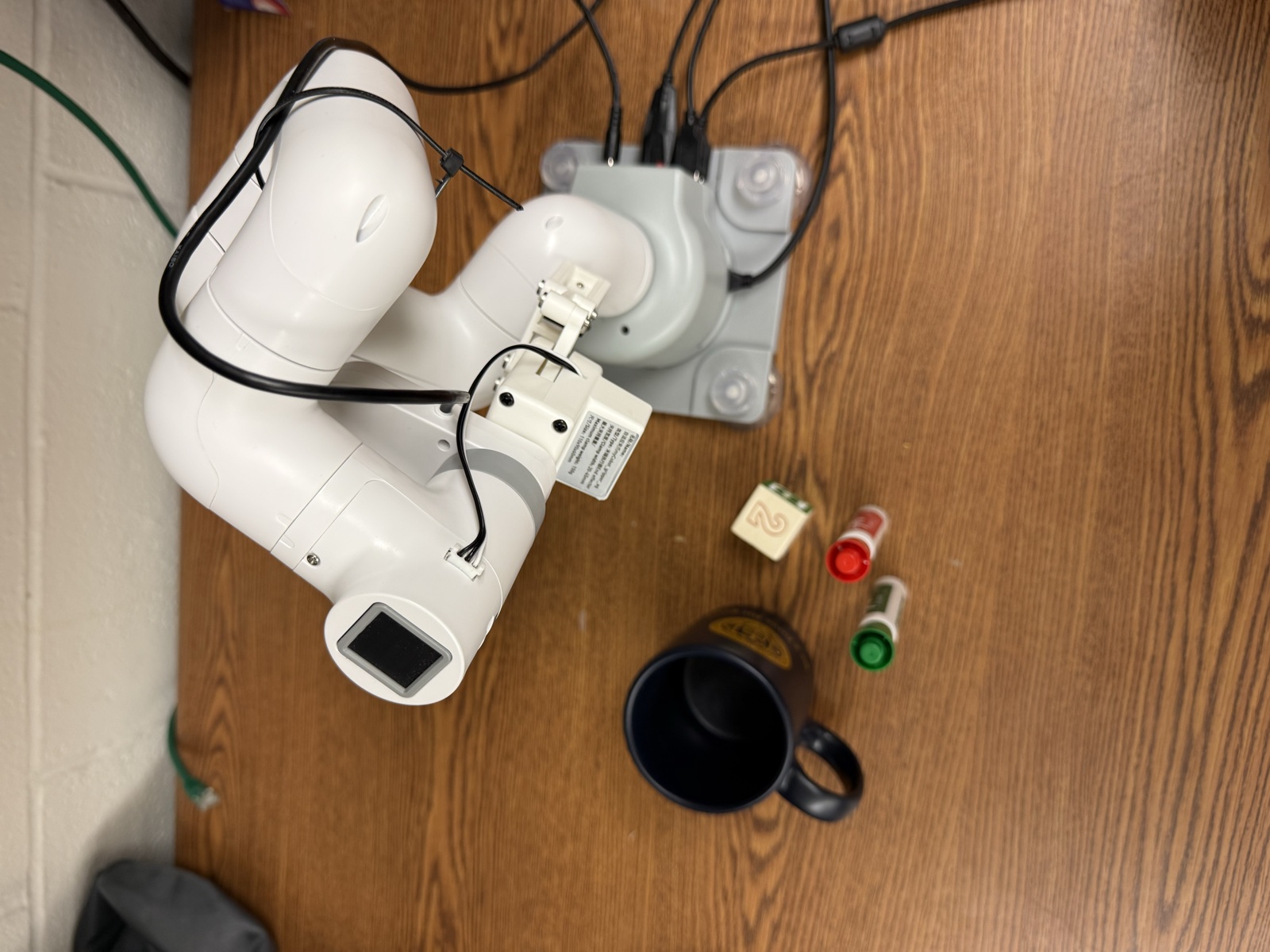 Tabletop research arm